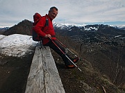62 in posa verso cima Podona e alopiano di Selvino
